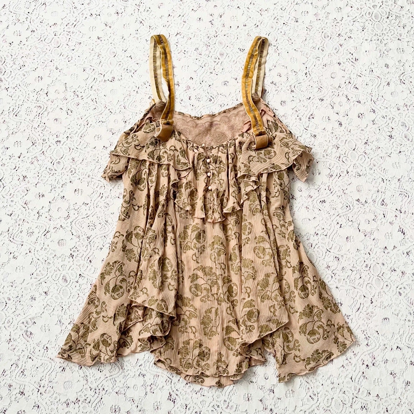 Adorable coquette top