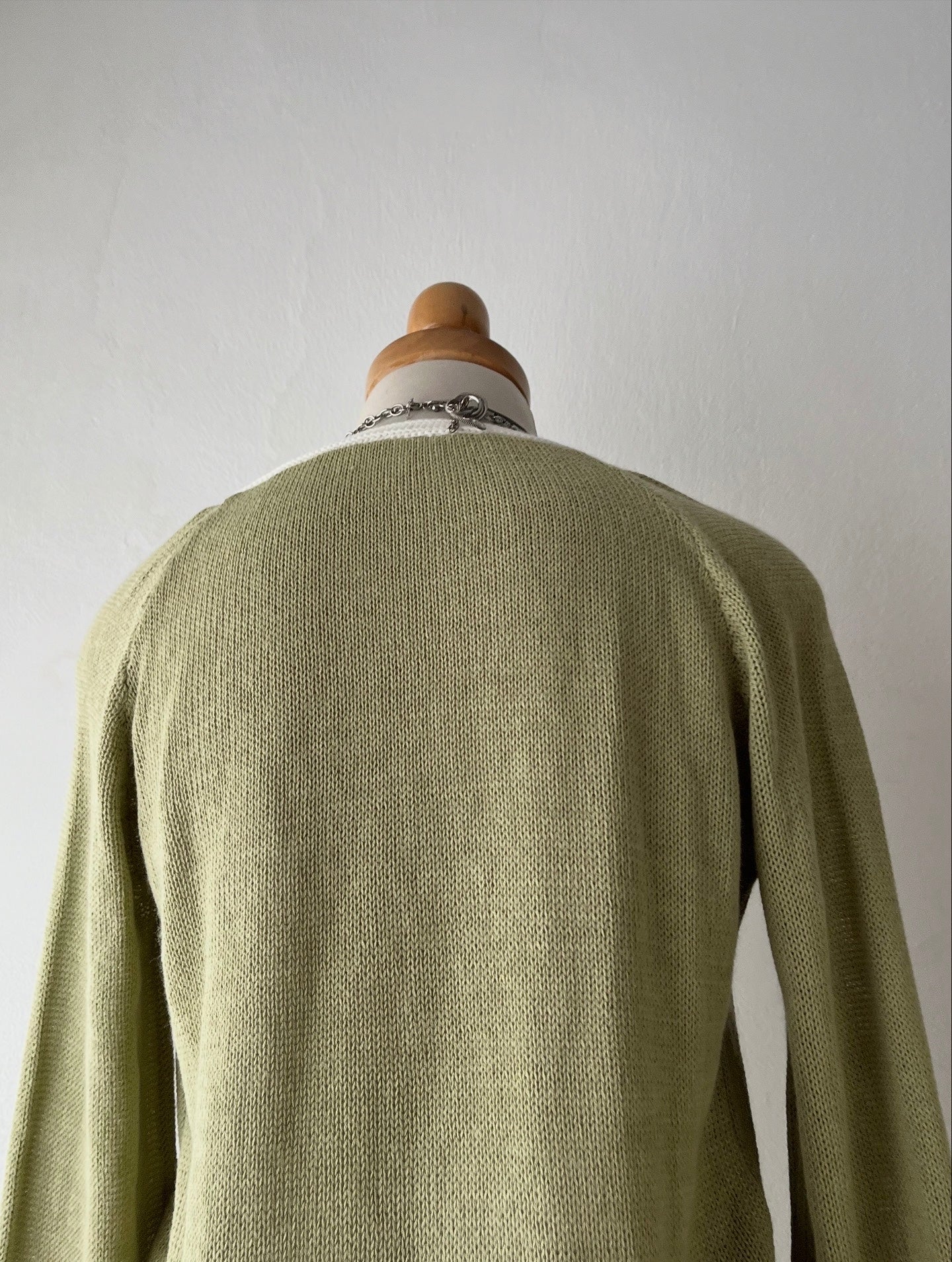 Adorable cardigan with bows