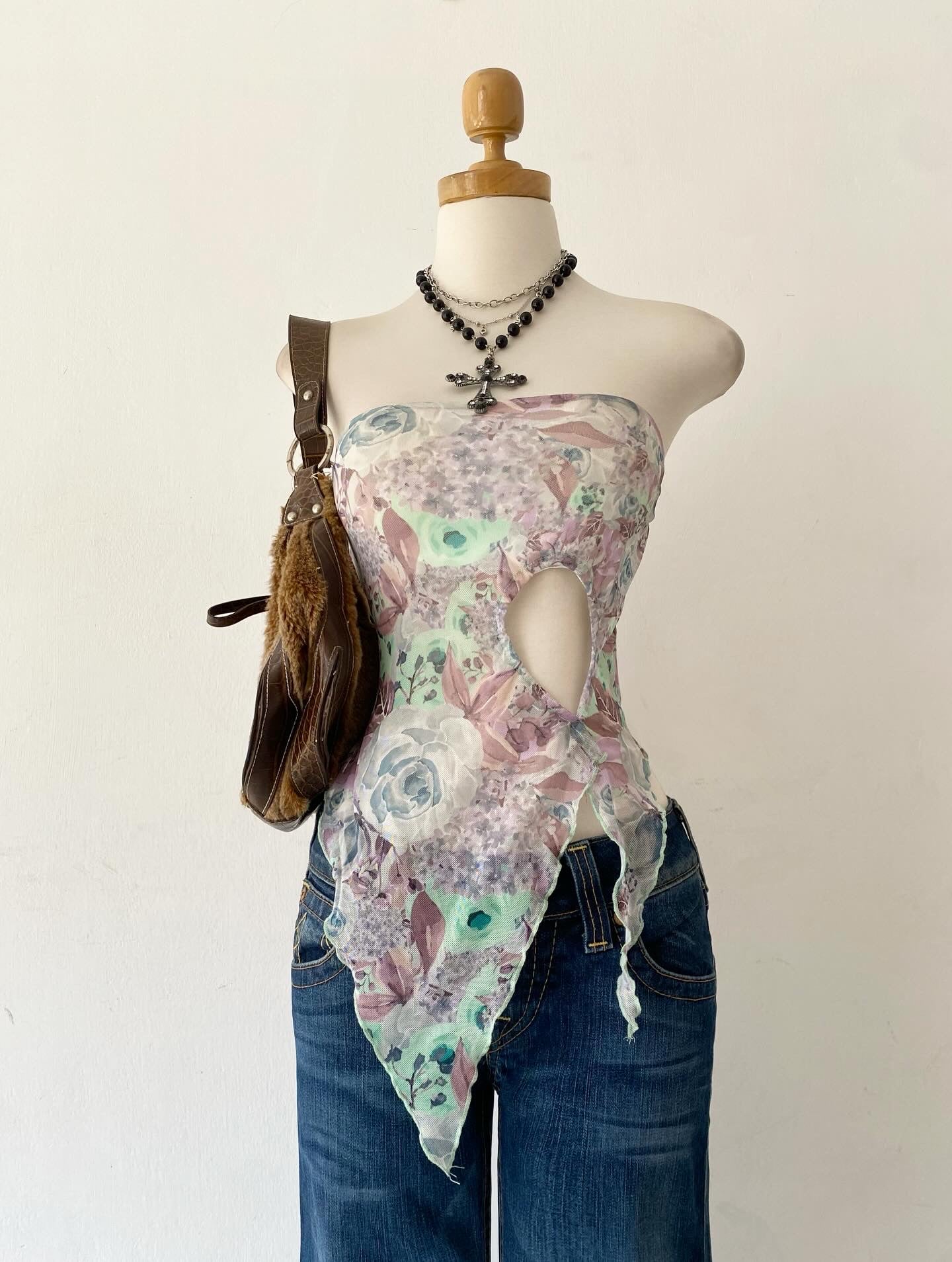Asymmetrical fairy top