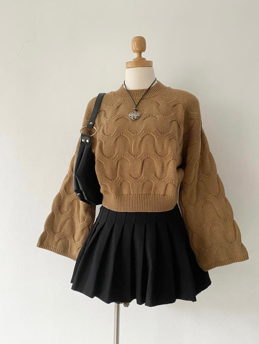 Camel waist sweater with interwoven design