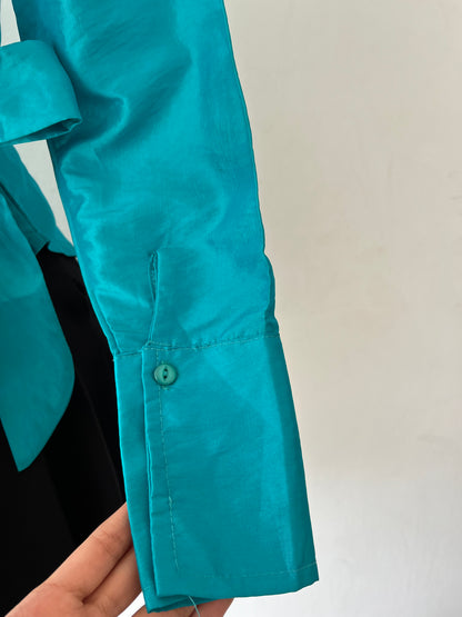 Adorable blouse with bow