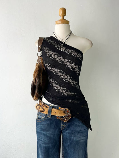 Asymmetrical mesh top