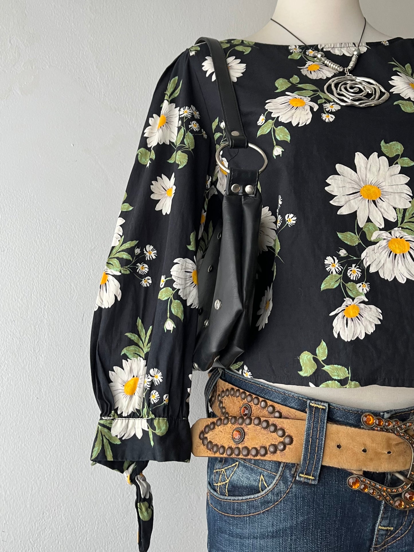 Floral blouse with wide sleeves
