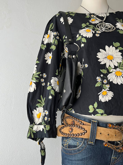 Floral blouse with wide sleeves