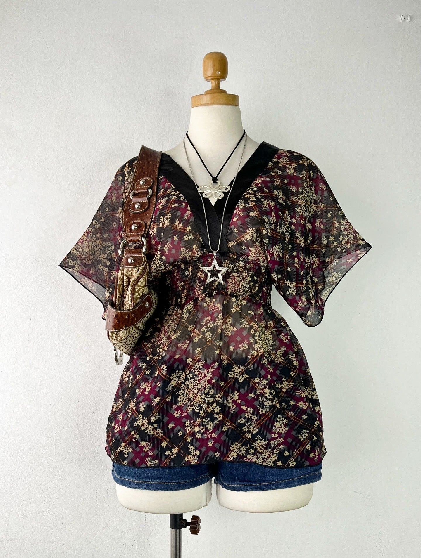 Floral blouse with wide sleeves