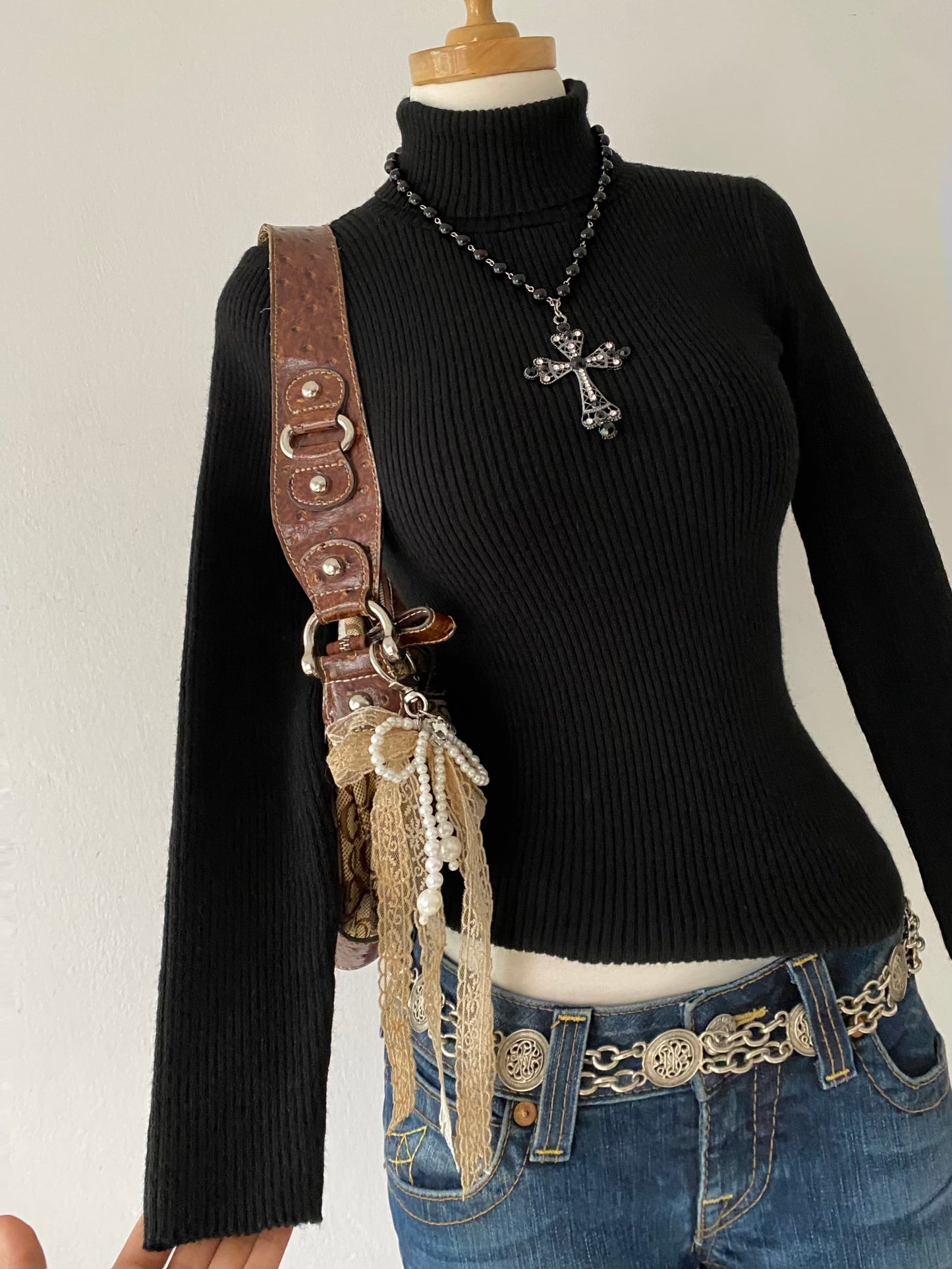 Long-sleeved turtleneck sweater