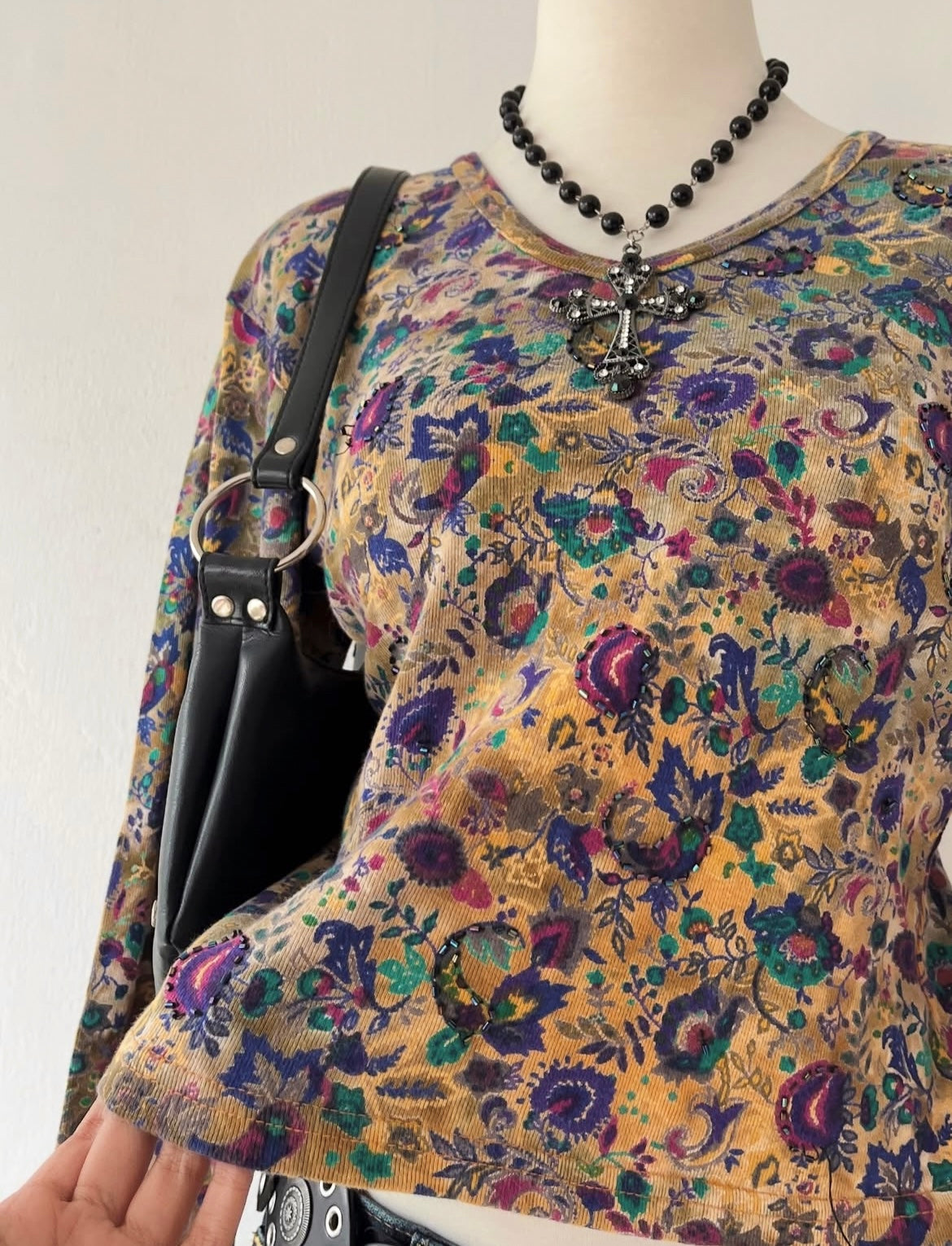 Adorable bohemian top with sequins
