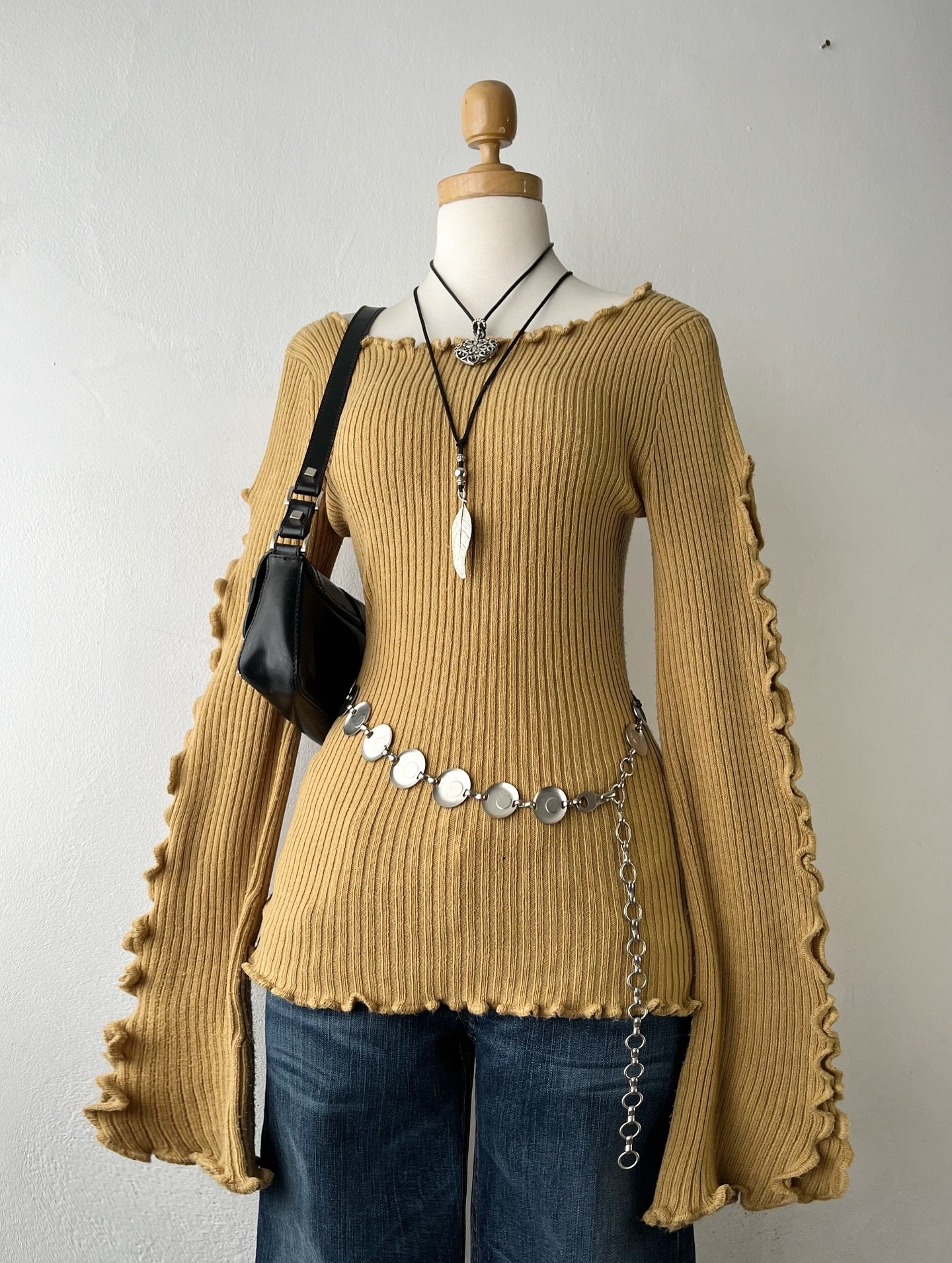 Wide-sleeved sweater