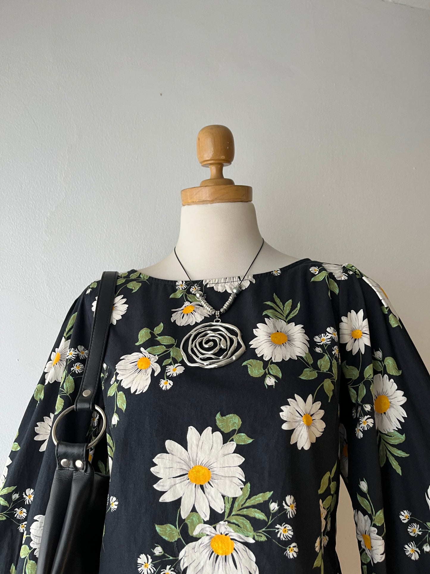 Floral blouse with wide sleeves