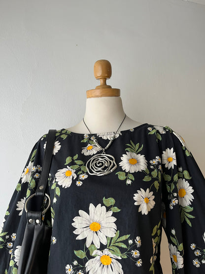 Floral blouse with wide sleeves