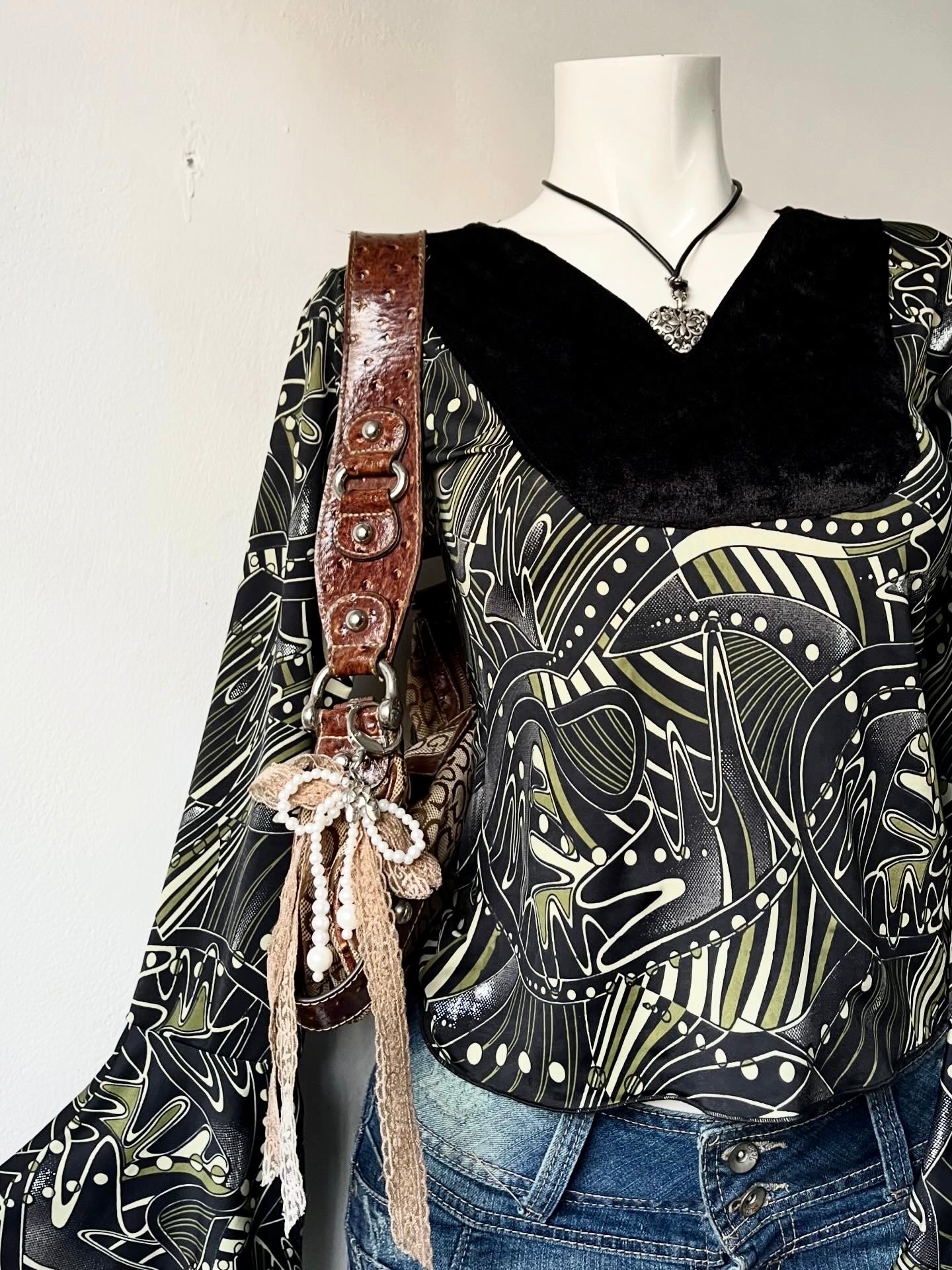 Bell-sleeved vintage top