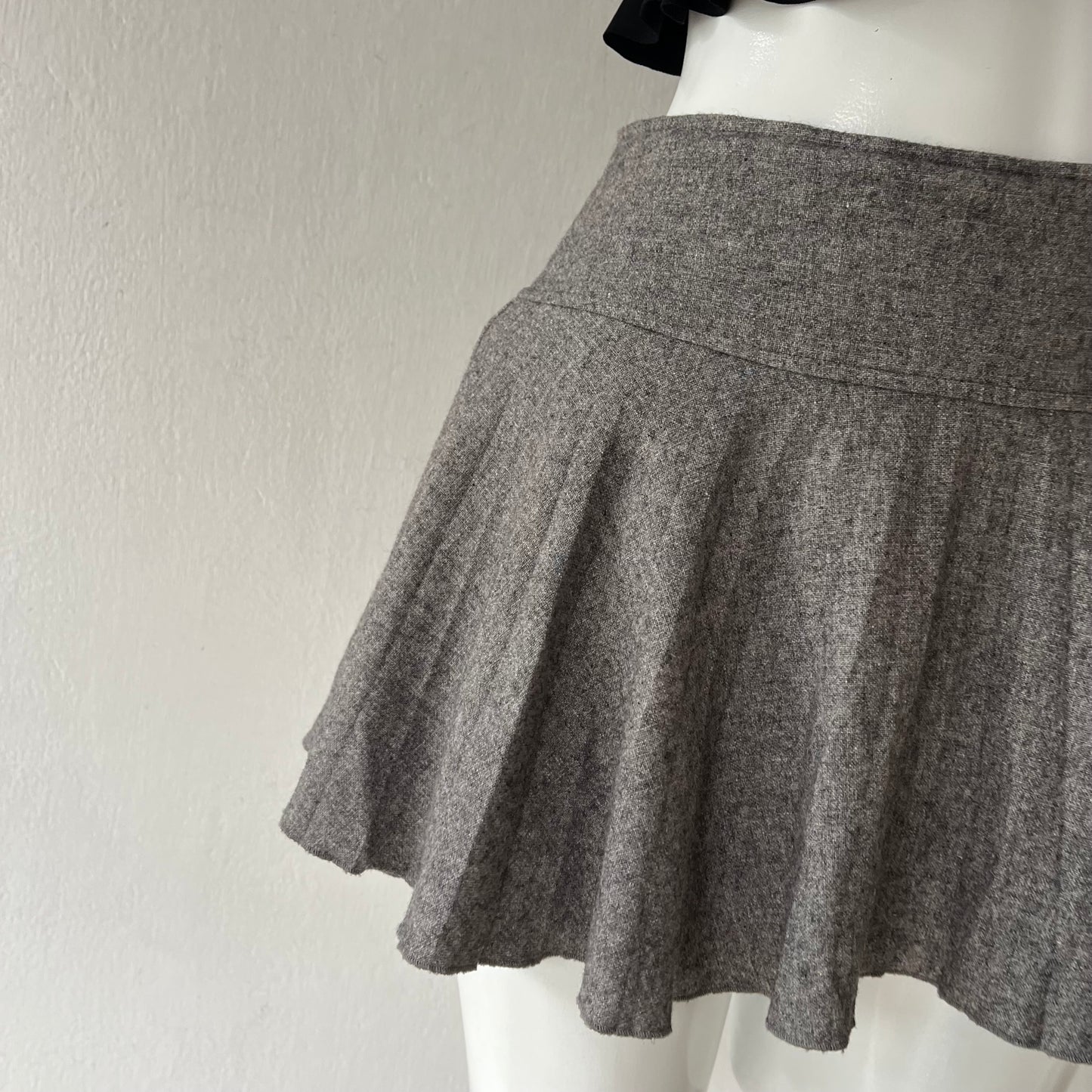 Adorable gray mini skirt