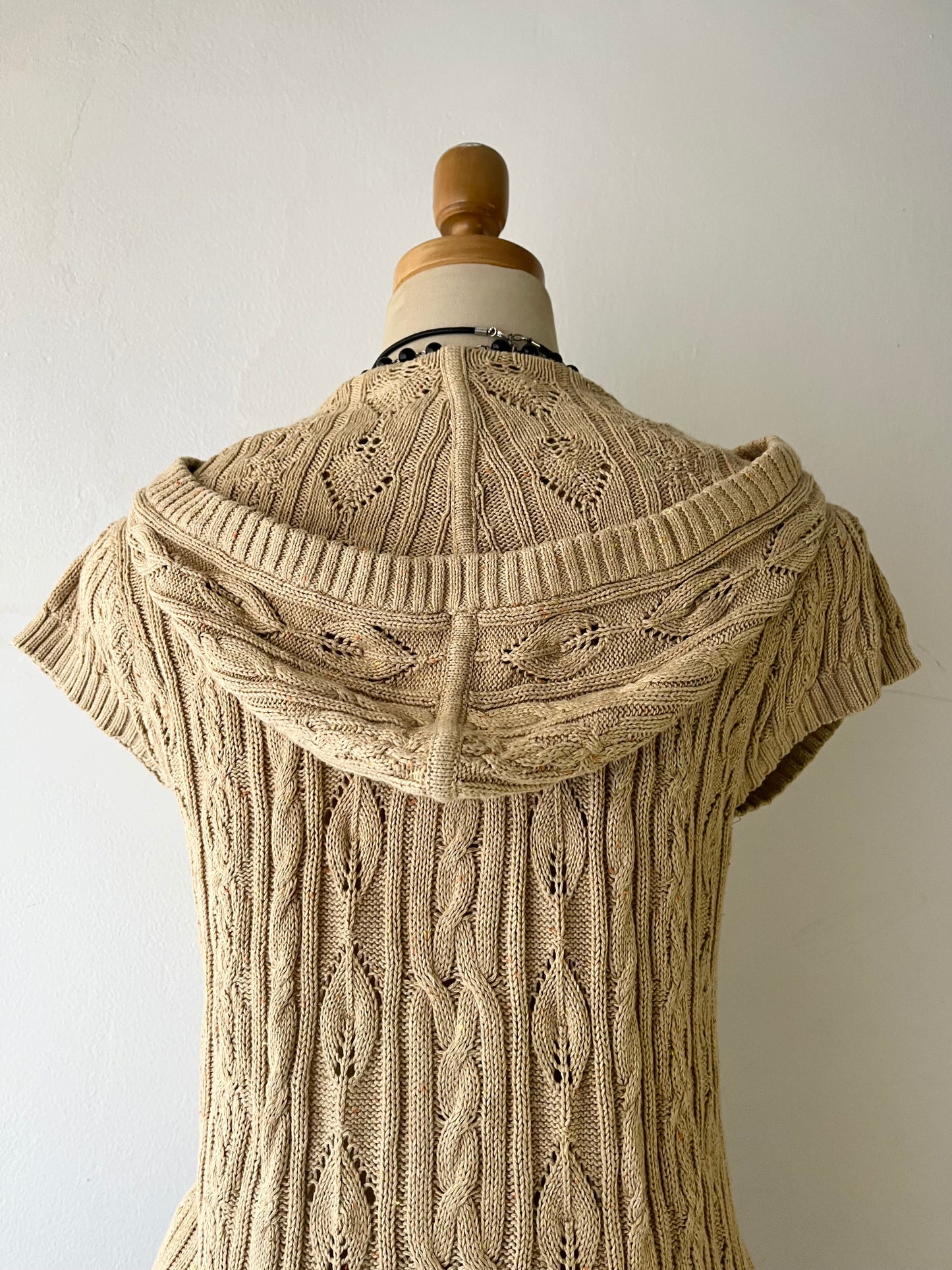 Knitted cardigan with hood