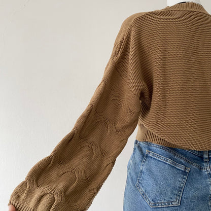 Camel waist sweater with interwoven design