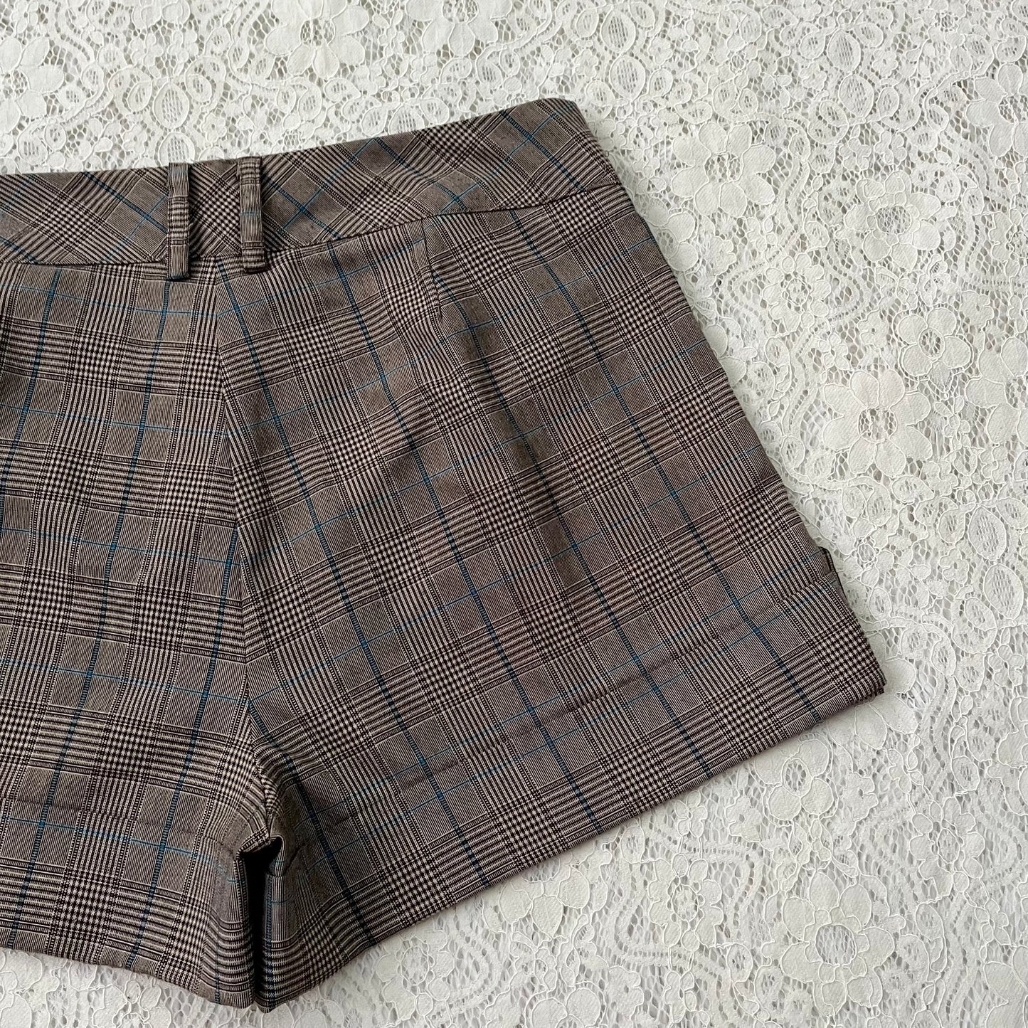 Low-rise plaid shorts