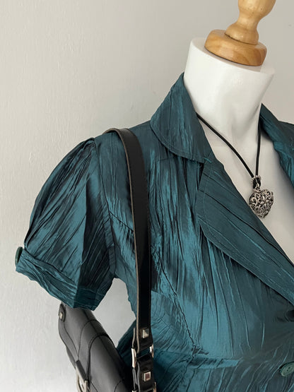 Adorable iridescent green blouse