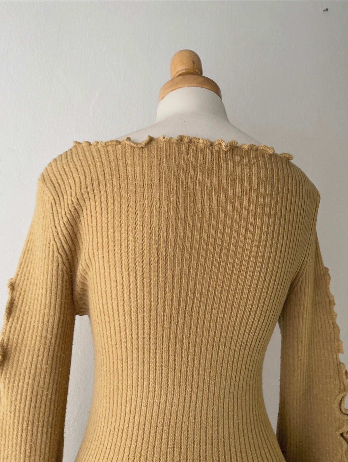 Wide-sleeved sweater