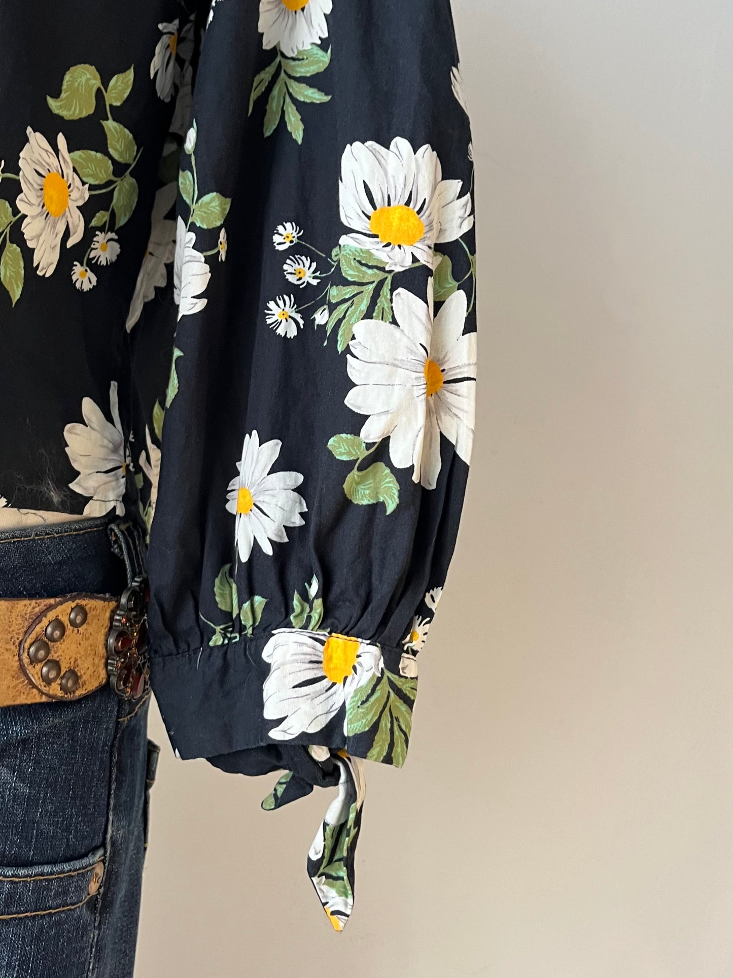 Floral blouse with wide sleeves