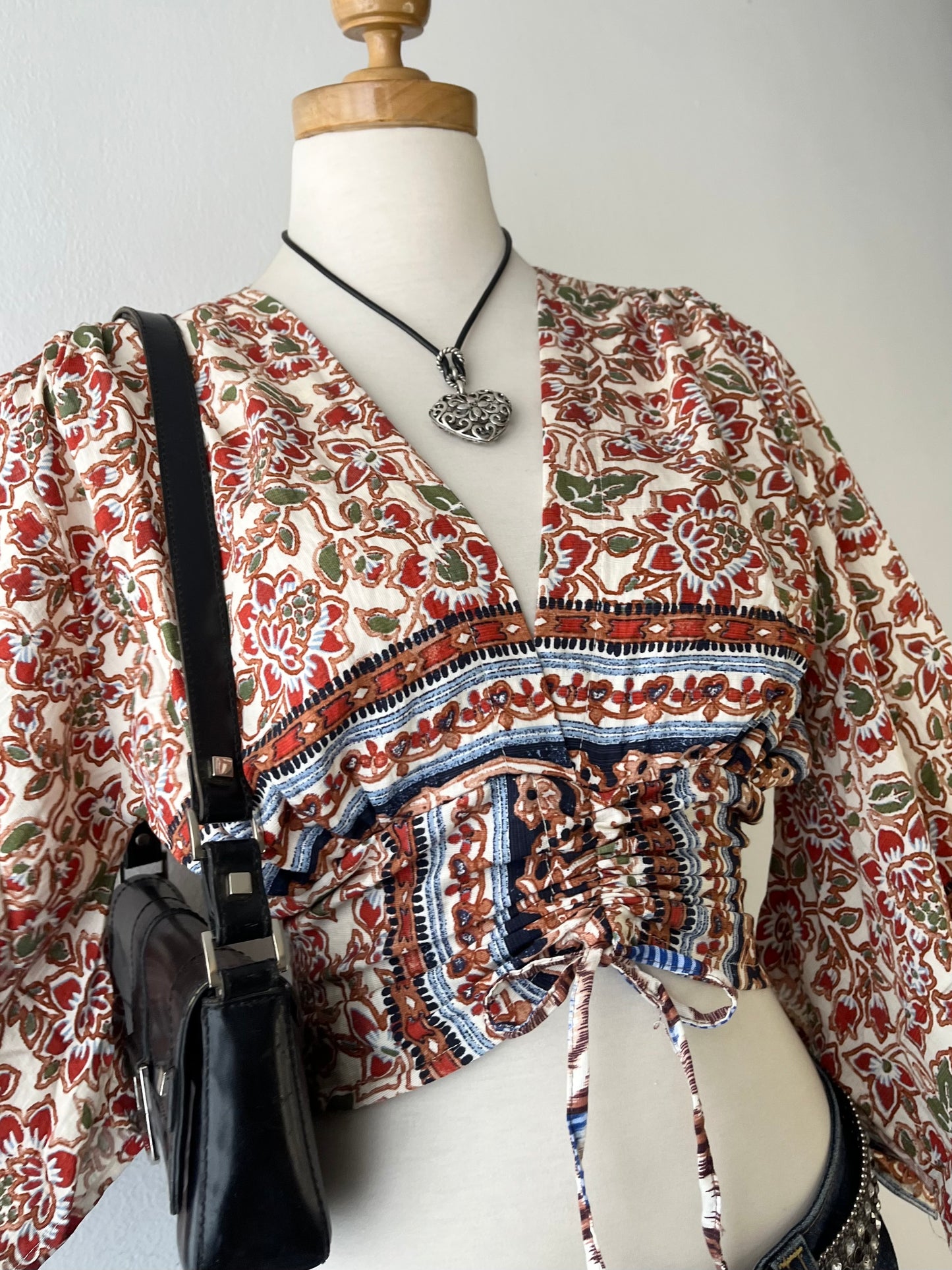 Boho chic top with wide sleeves