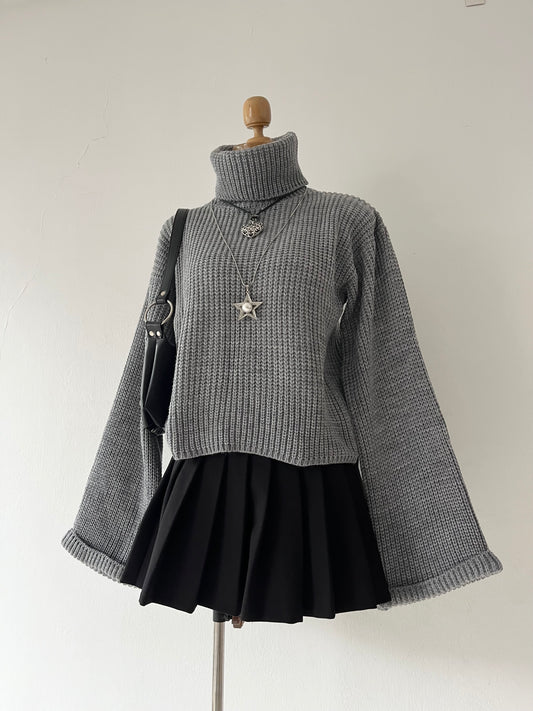 High neck sweater with wide sleeves