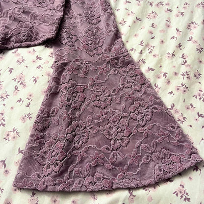 Corset top at the waist with flared sleeves