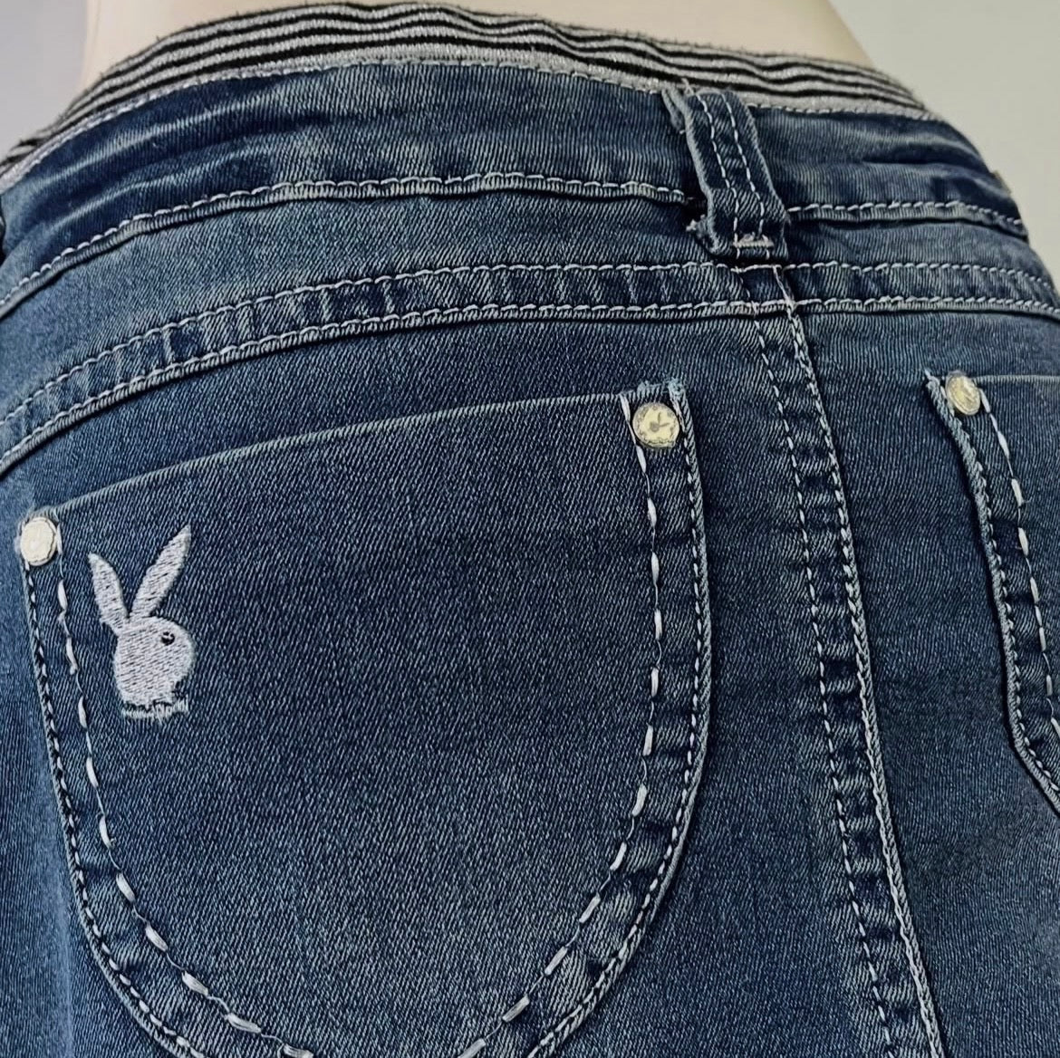 Play boy jean mini skirt- talla 30