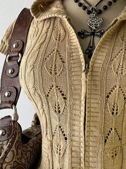 Knitted cardigan with hood