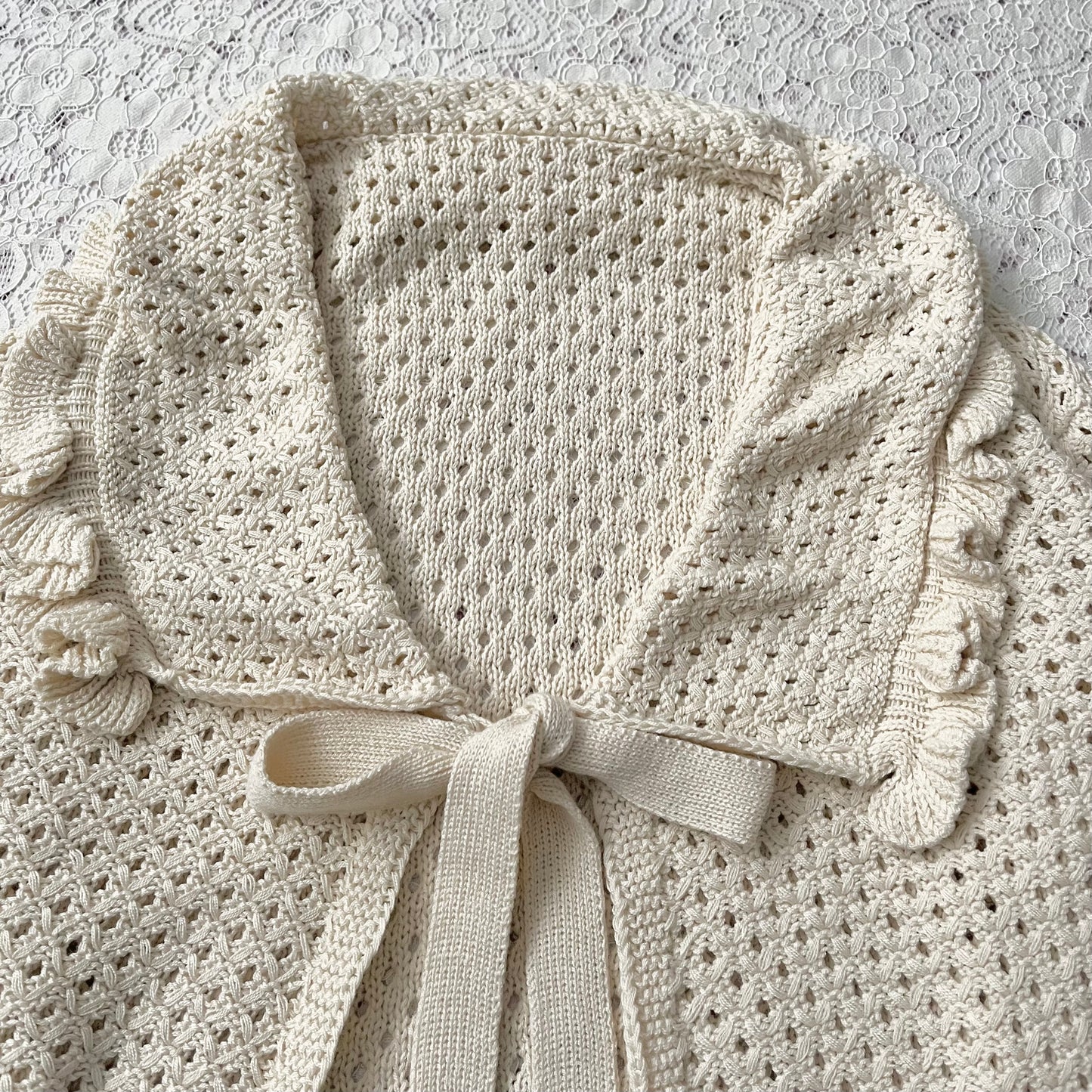 Knitted cardigan with bow