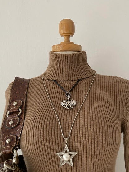 Turtleneck sweater with long sleeves