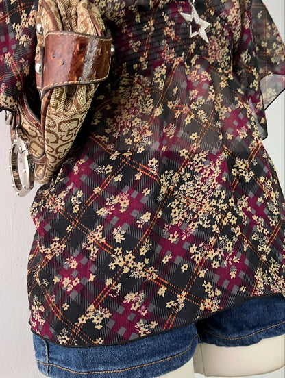 Floral blouse with wide sleeves