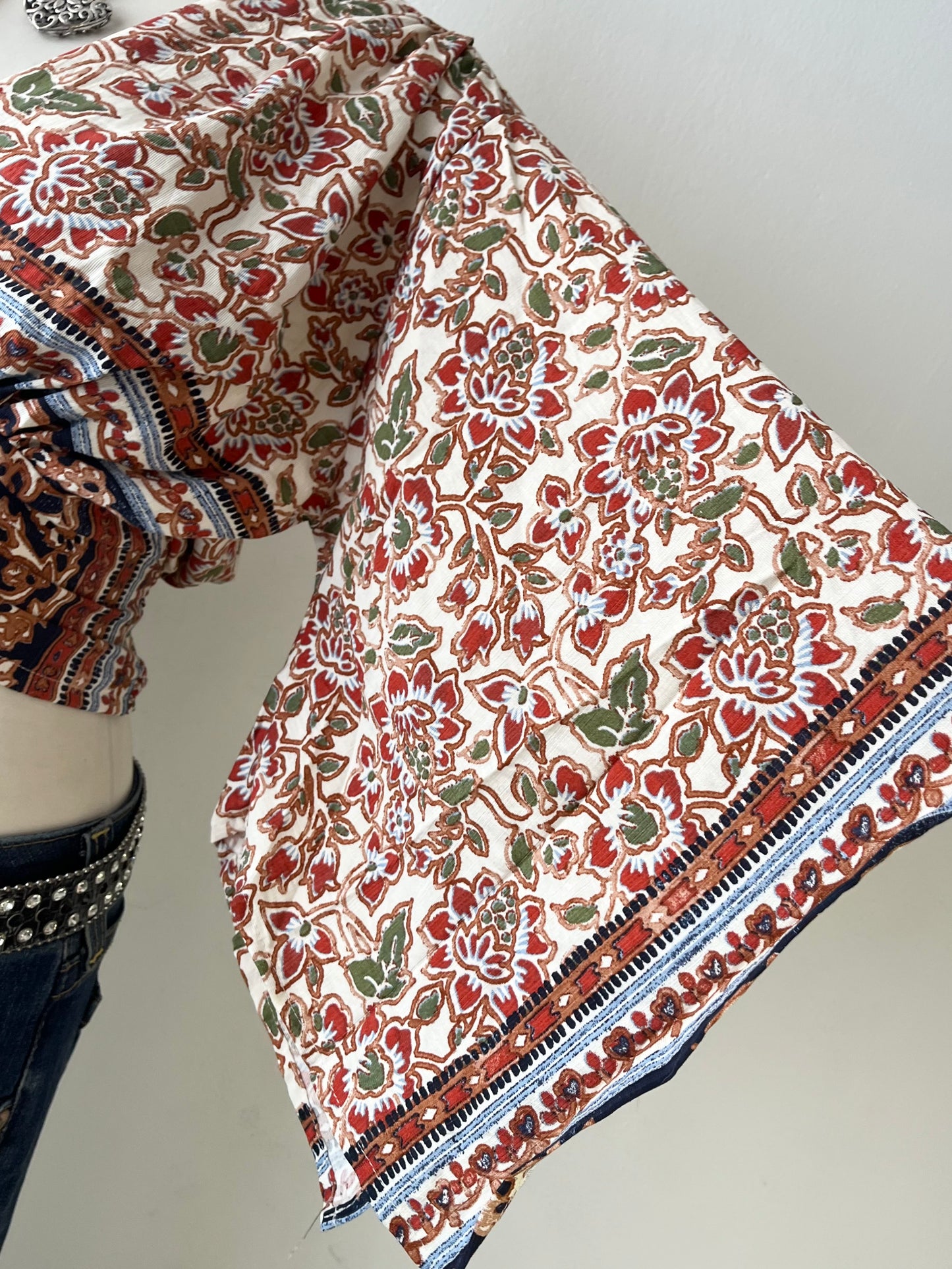 Boho chic top with wide sleeves