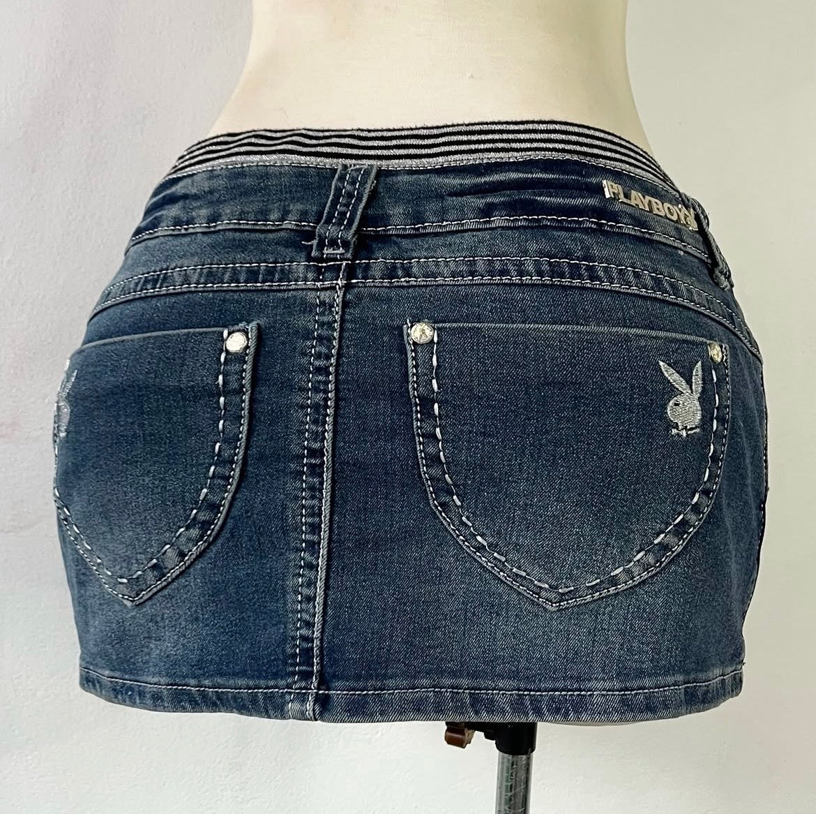 Play boy jean mini skirt- talla 30
