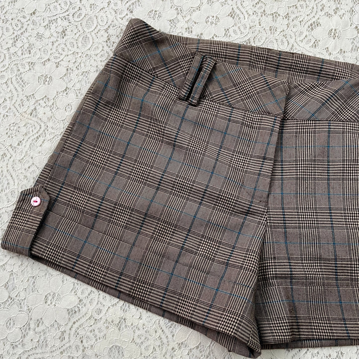 Low-rise plaid shorts