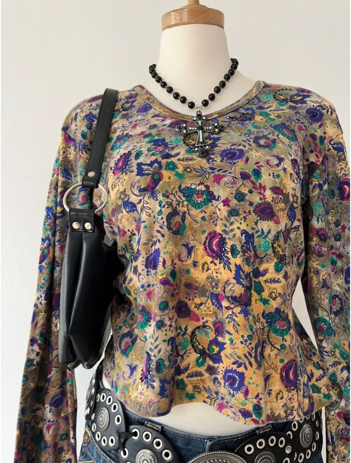 Adorable bohemian top with sequins